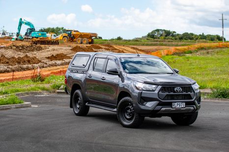 2025 Toyota Hilux Hybrid SR review 