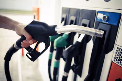 Commerce Commission 'expects' oil price fall to reach Kiwi motorists