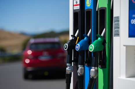 Petrol prices drop below $3 per litre as fuel costs ease in New Zealand