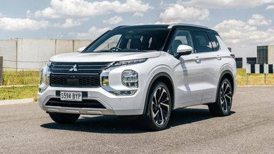 2025 Mitsubishi Outlander - LS