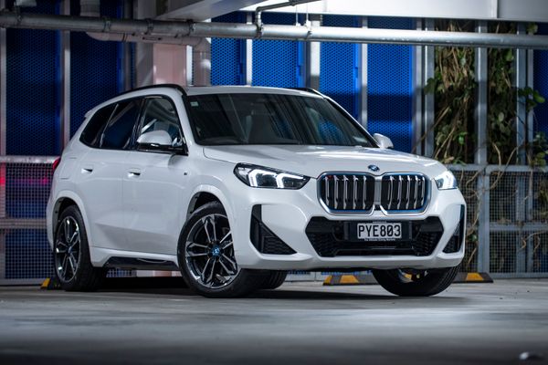 BMW IX1