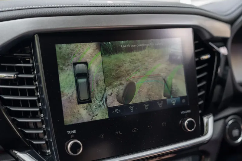 Isuzu MU-X Image