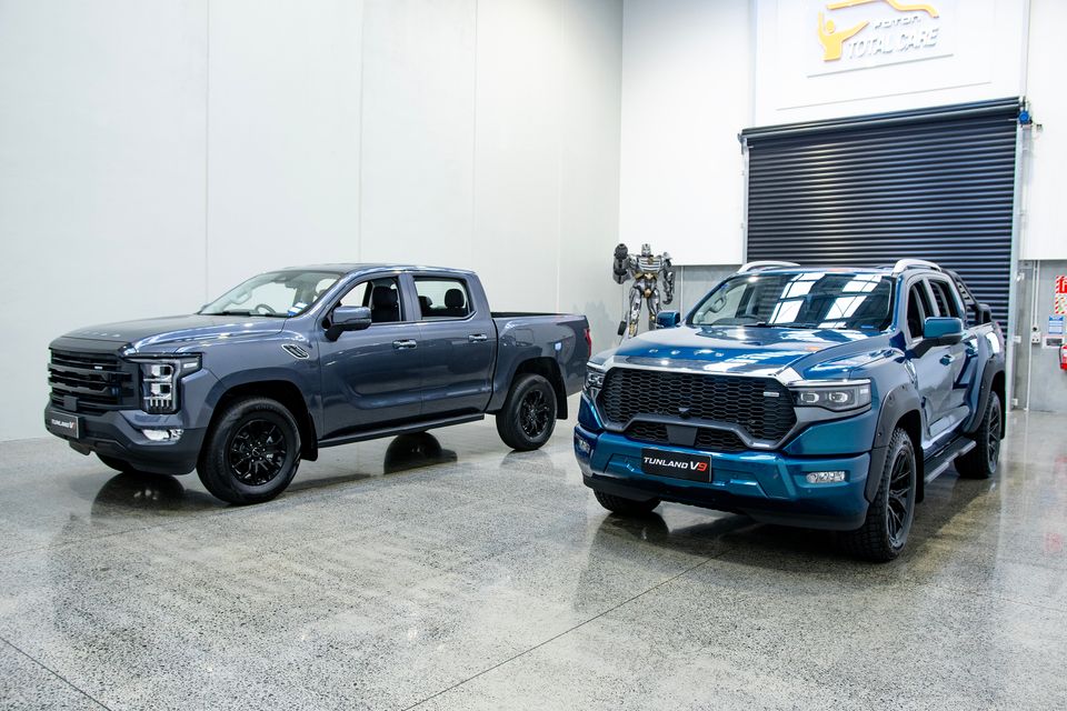 The all-new Foton Tunland V7 (left) and Tunland V9 (right).