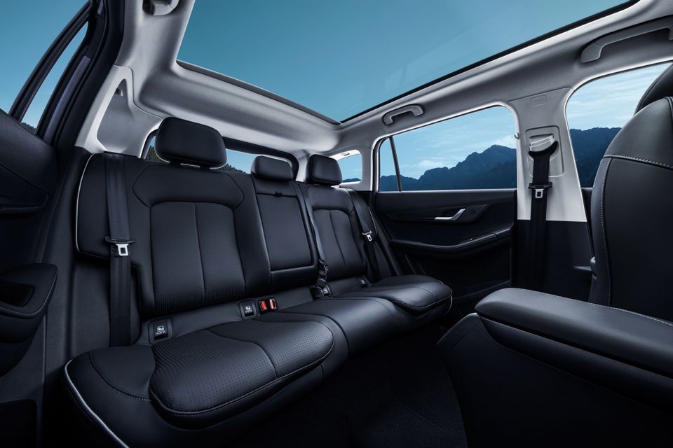Jaecoo has previously boasted that whilst the J5 has a smaller footprint than most mid-size SUVs, it offers comparable interior space and boot space.