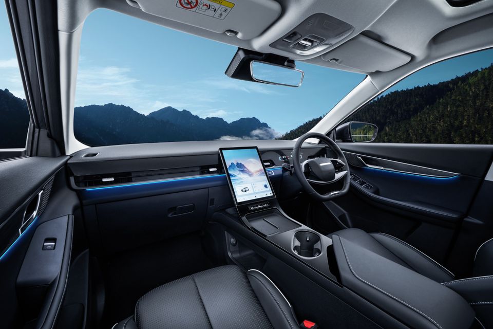 The single J5 trim offered in New Zealand comes loaded with standard equipment.