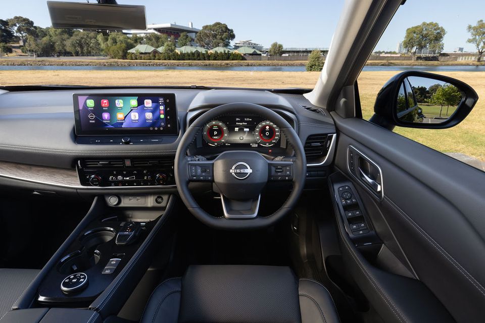 Nissan X-Trail Ti-L interior.