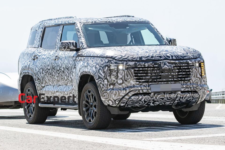Camouflaged Pajero spied testing