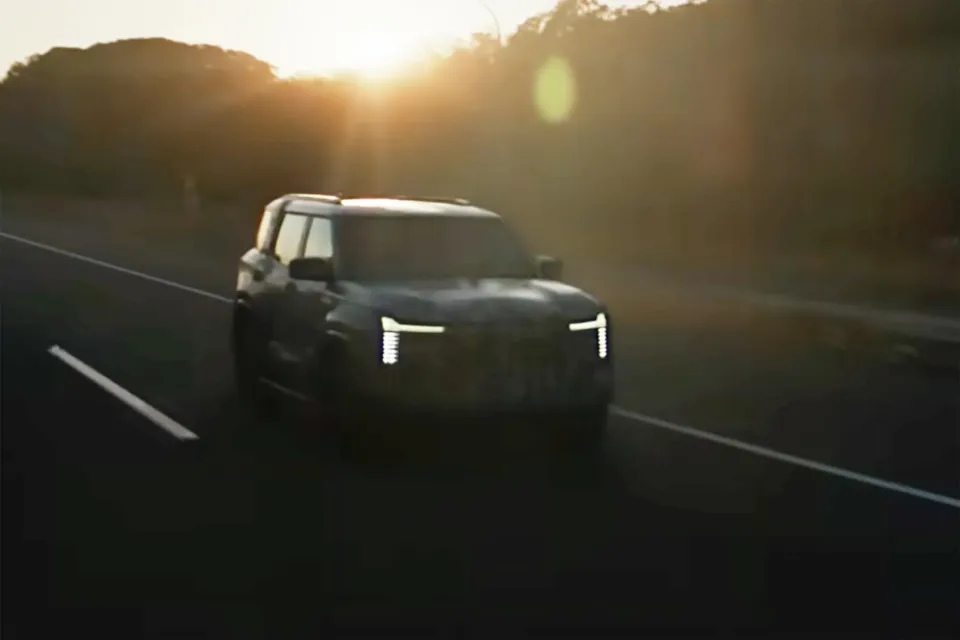 Earlier Pajero teaser