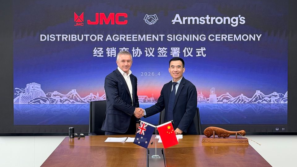 Rick Armstrong,  Founder and Executive Director of Armstrong’s [left] and Sun Xiaoquan, President of JMIE; JMC’s Sole Export Agent.