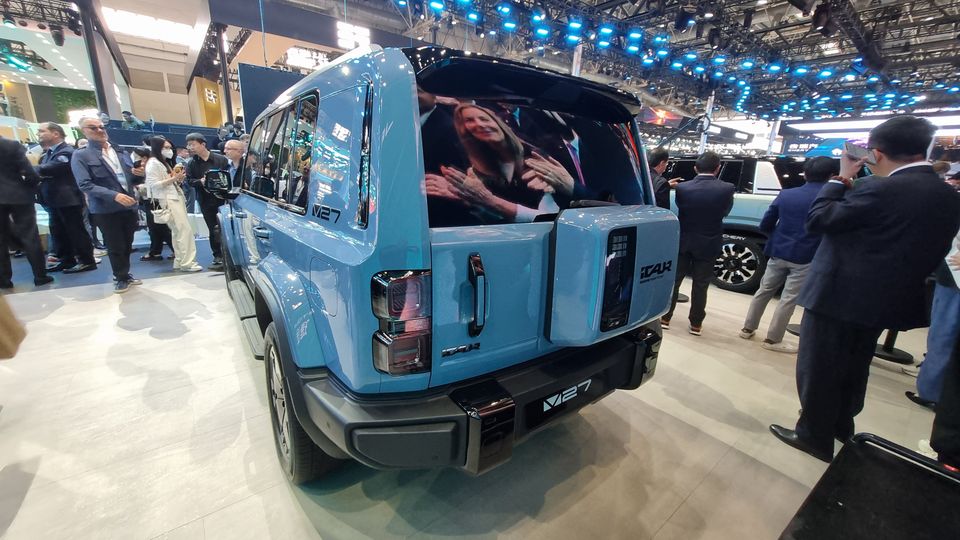 iCar V27 right-hand-drrive global reveal